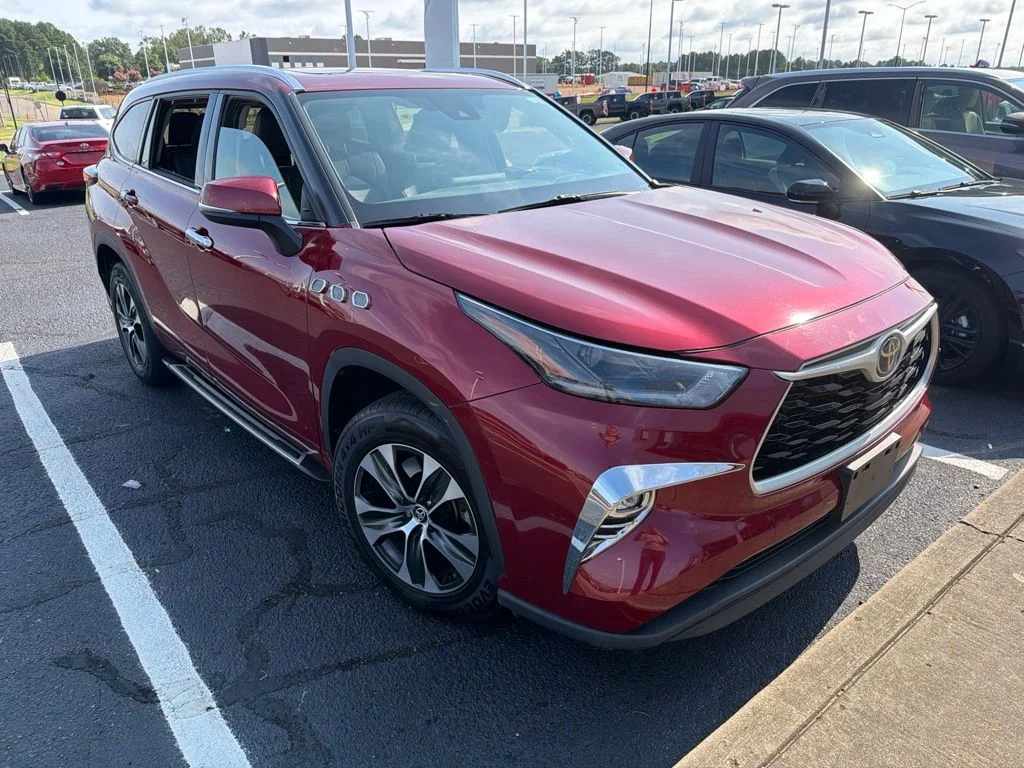 Used 2021 Red Toyota XLE image 2