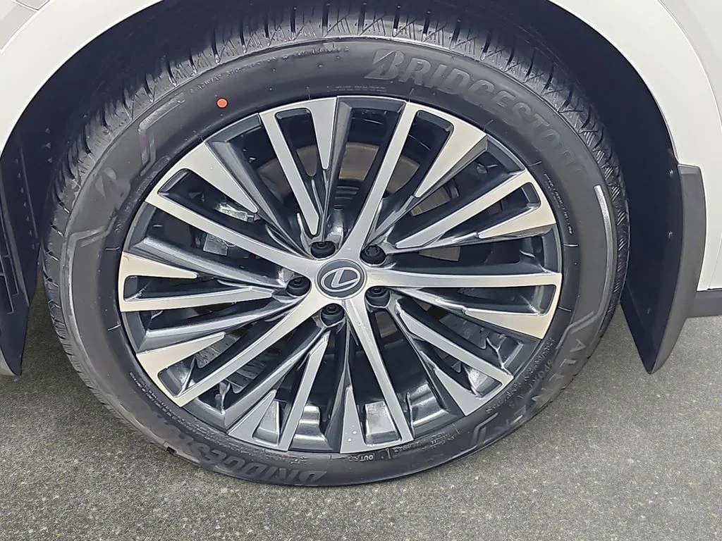 New 2026 Eminent White Pearl Lexus 350h Premium+ image 30