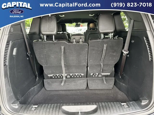 Used 2025 Black Chrysler Select image 16