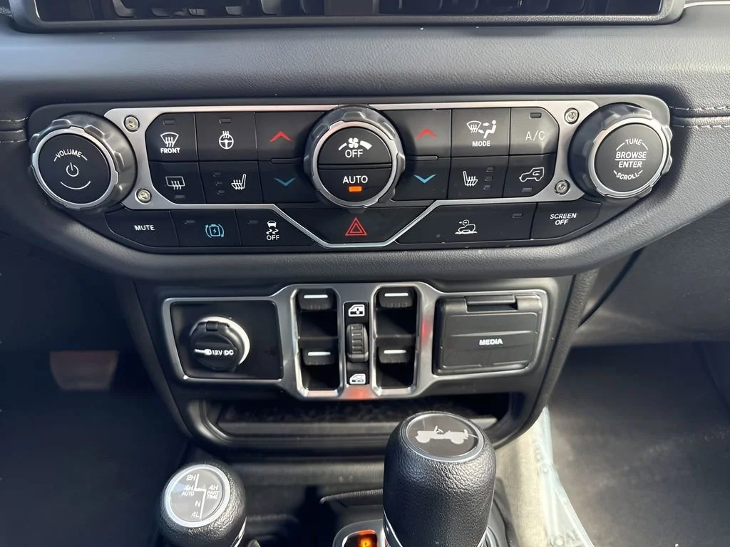 Used 2025 Black Jeep Sahara image 19