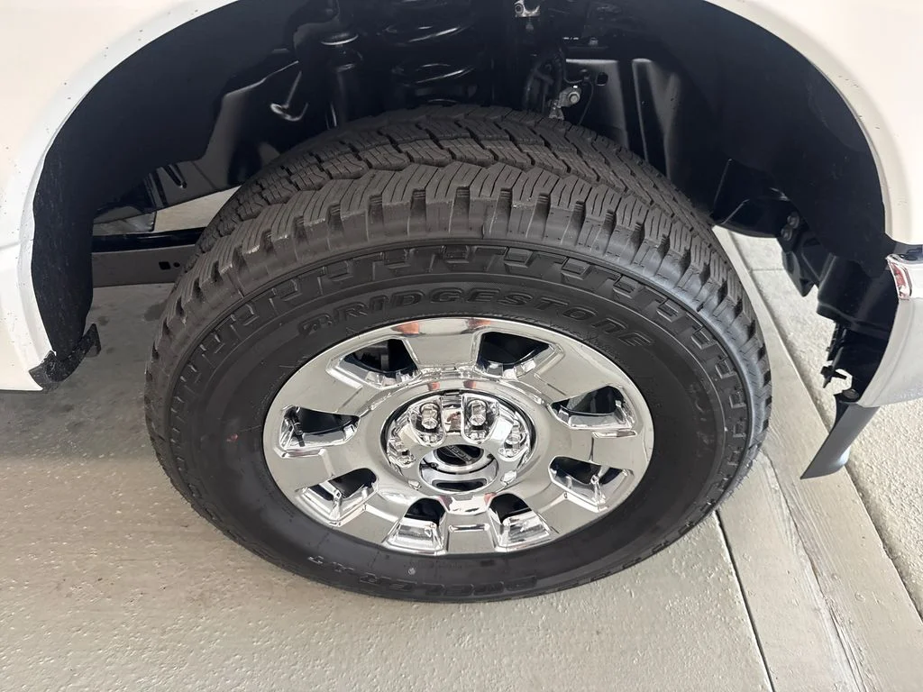 New 2027 Star White Metallic Tri-Coat Ford F-350® Lariat® image 5
