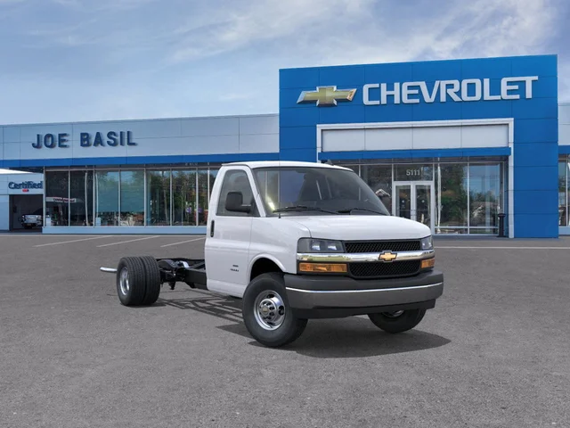 2025 Chevrolet Express Cutaway 3500 1WT