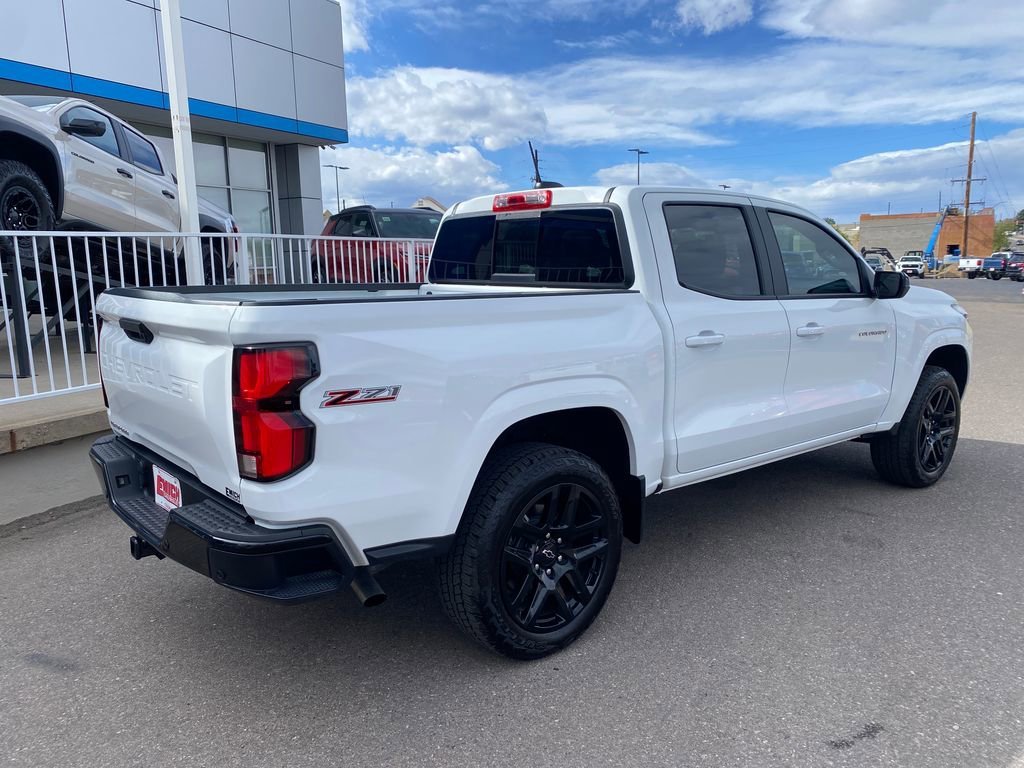 Used 2025 Summit White Chevrolet Z71 image 5