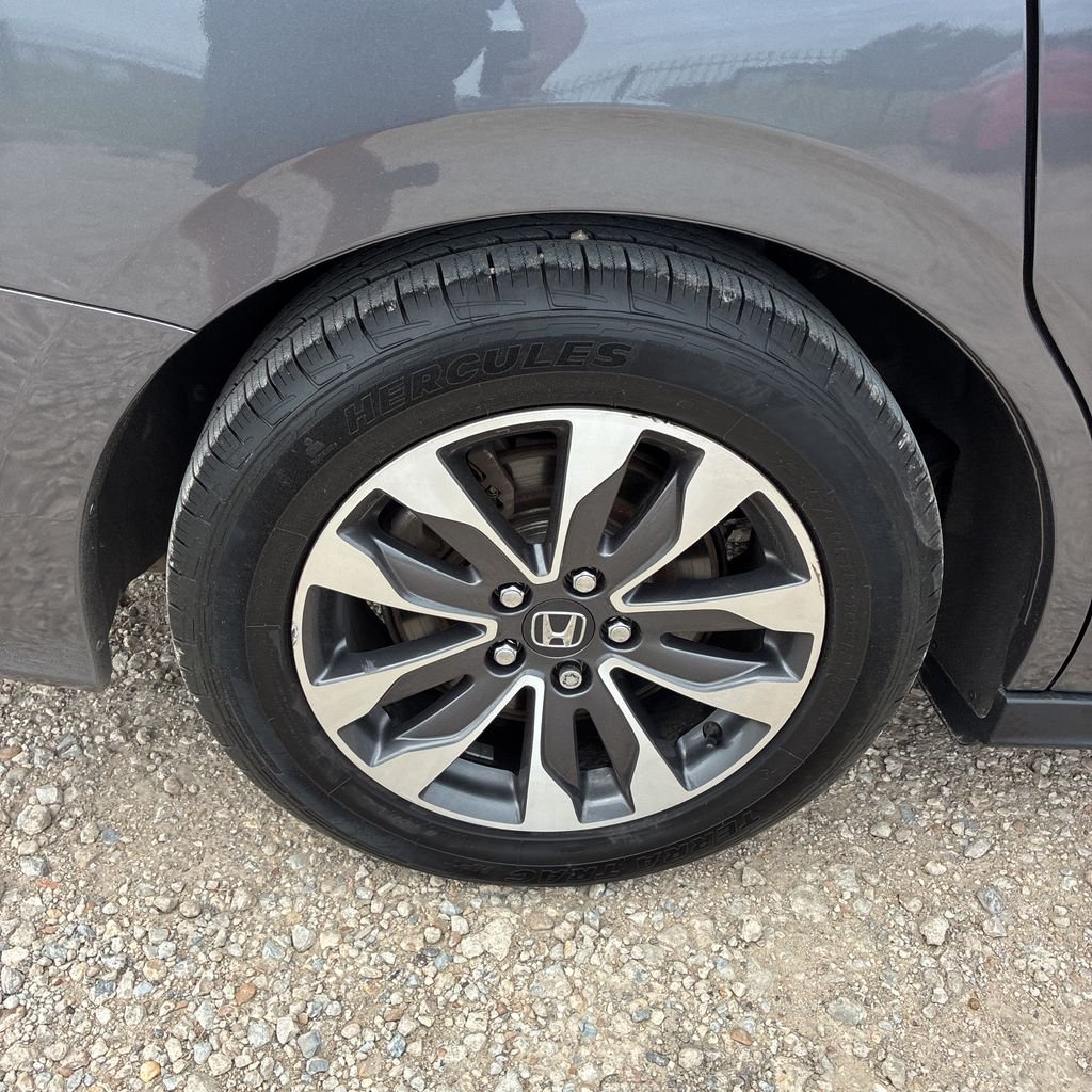 Used 2023 Gray Honda EX-L image 6
