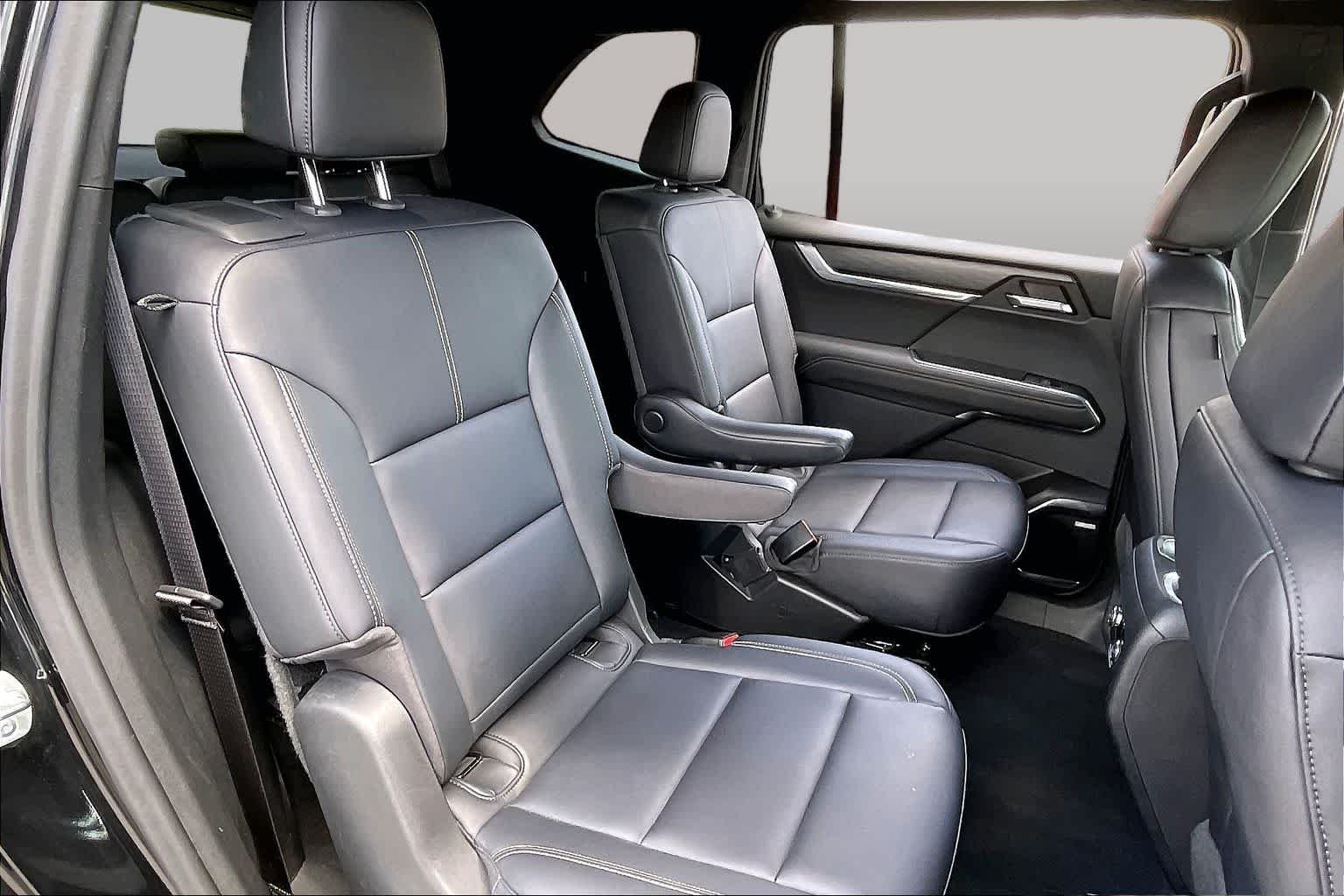 Used 2024 Ebony Twilight Metallic GMC Elevation image 19