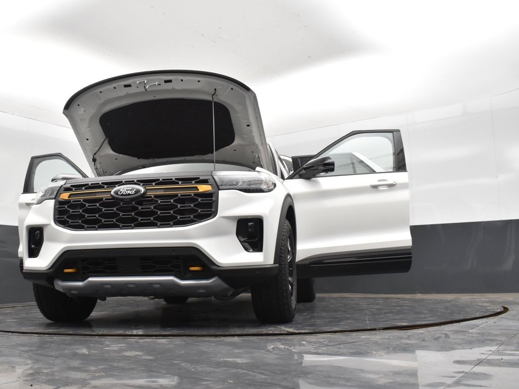 New 2026 Star White Metallic Tri-Coat Ford Tremor® image 39