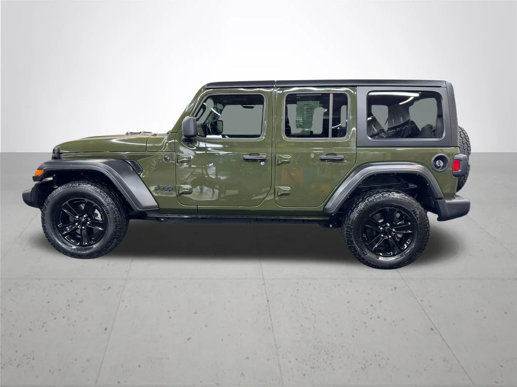 Used 2022 Green Jeep Unlimited Sport Altitude image 3