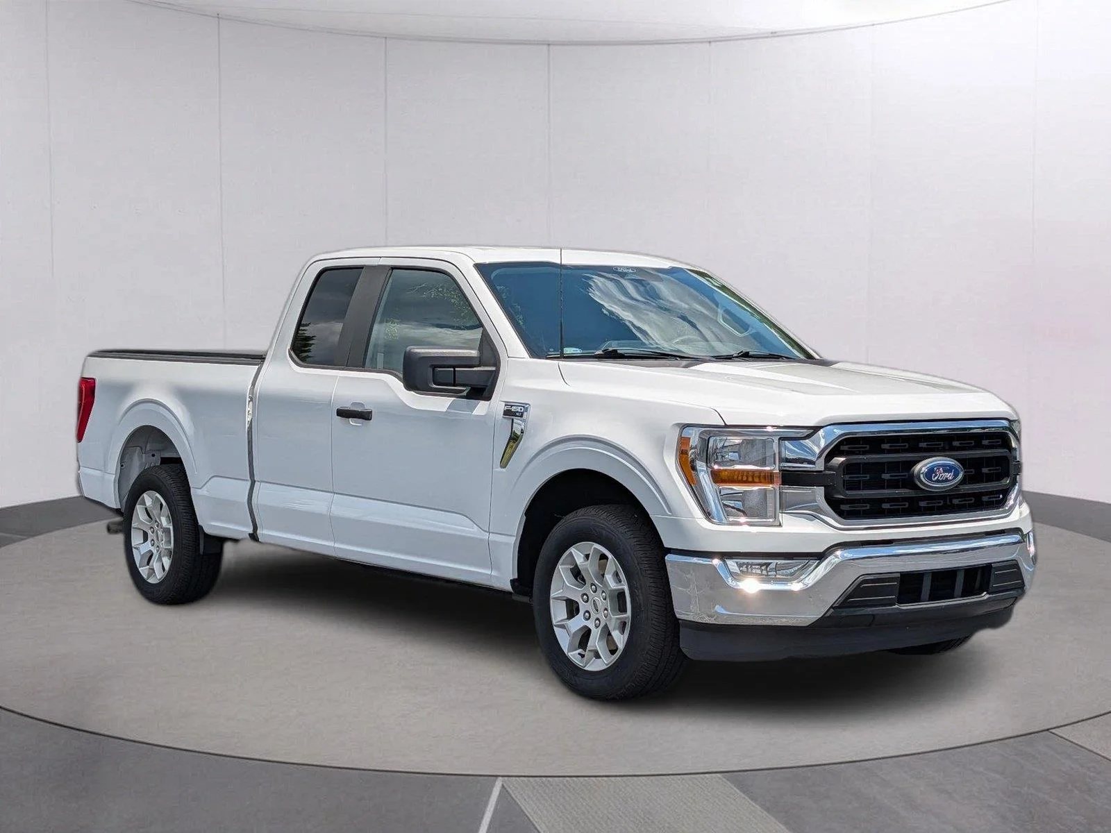 Used 2022 Oxford White Ford XLT image 8