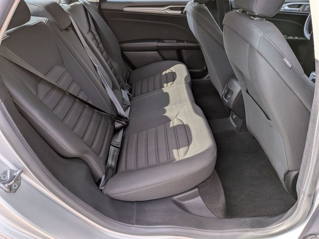 Used 2019 Silver Ford SE image 18