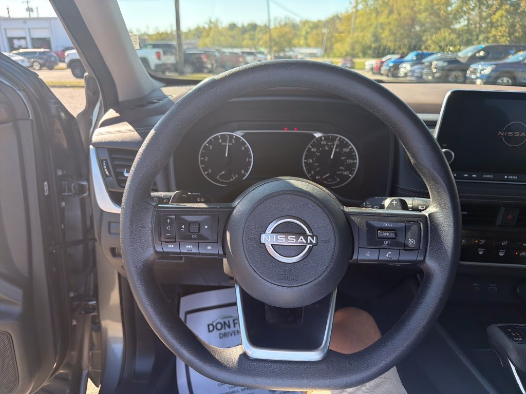Used 2023 Gray Nissan S image 17