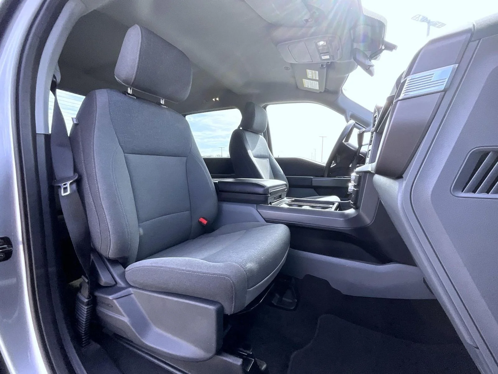 Used 2025 Silver Ford XLT image 16