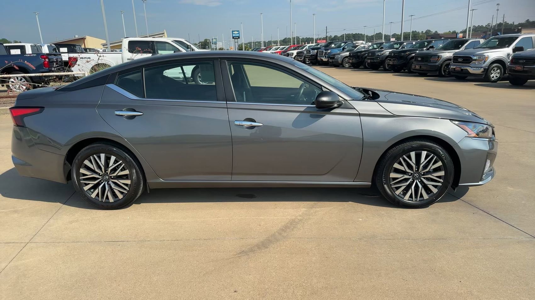 2024 Nissan Altima 2.5 SV photo 2