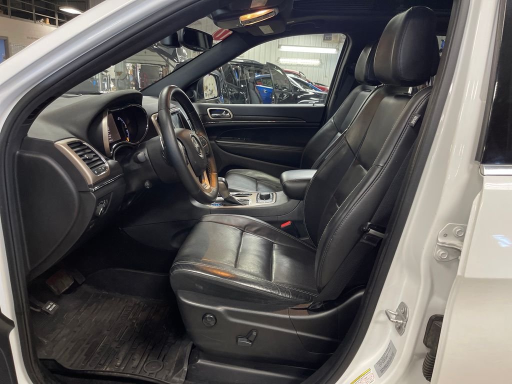 Used 2017 White Jeep Limited image 14