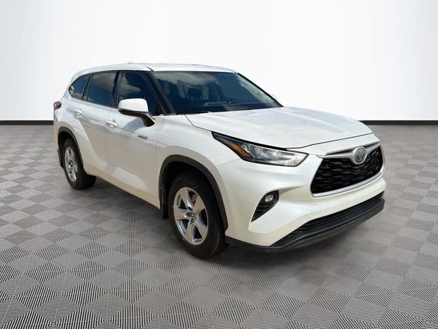 Used 2020 White Toyota LE image 1