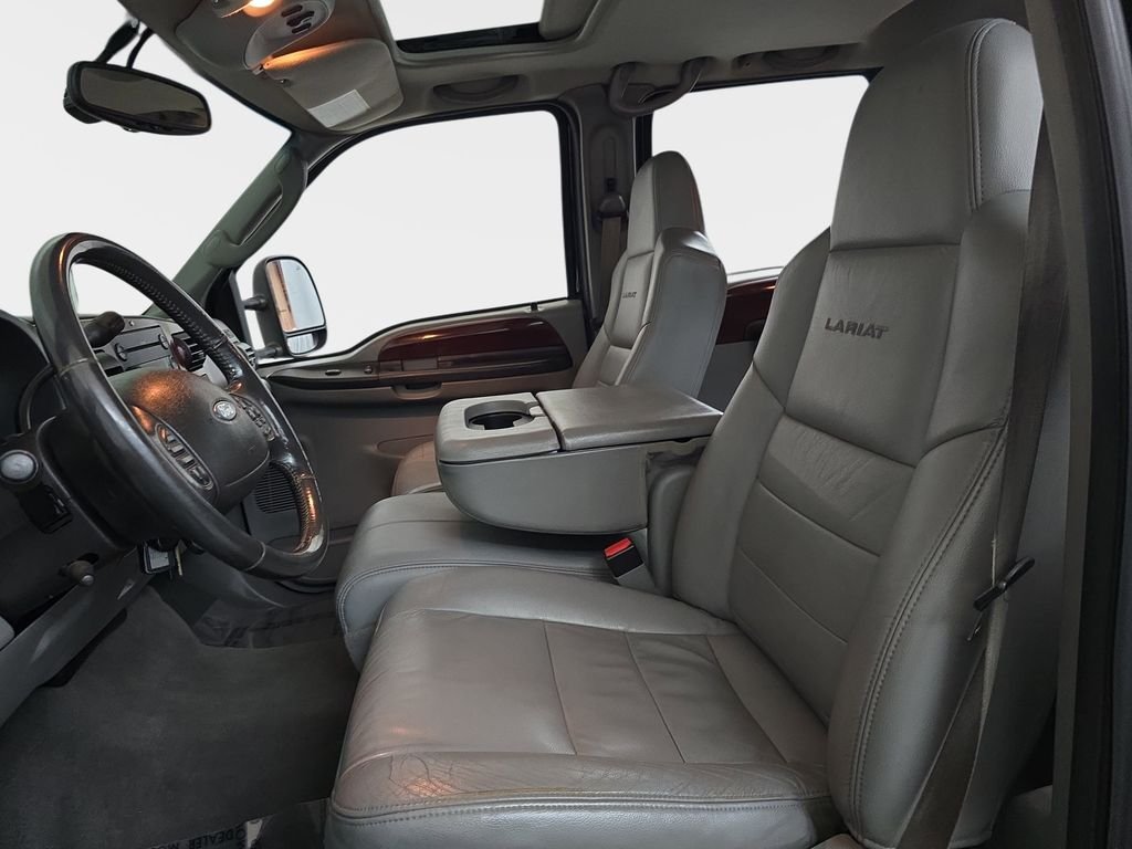 Used 2005 Black Clearcoat Ford  image 11