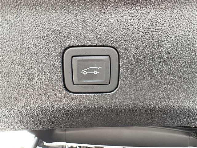 New 2026 Polar White Tricoat Chevrolet High Country image 14