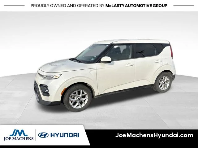 Used 2022 White Kia LX image 2