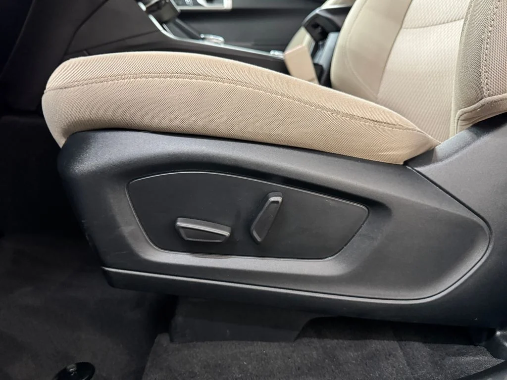 Used 2023 Silver Ford Base image 15