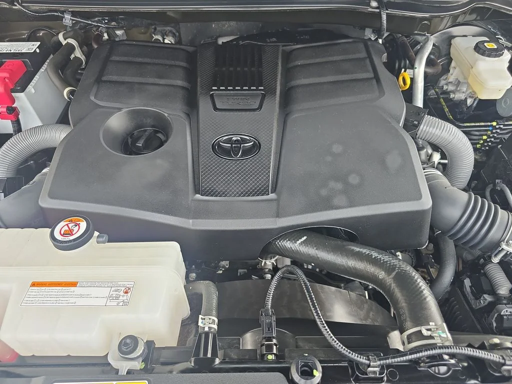 Used 2025  Toyota Limited image 40
