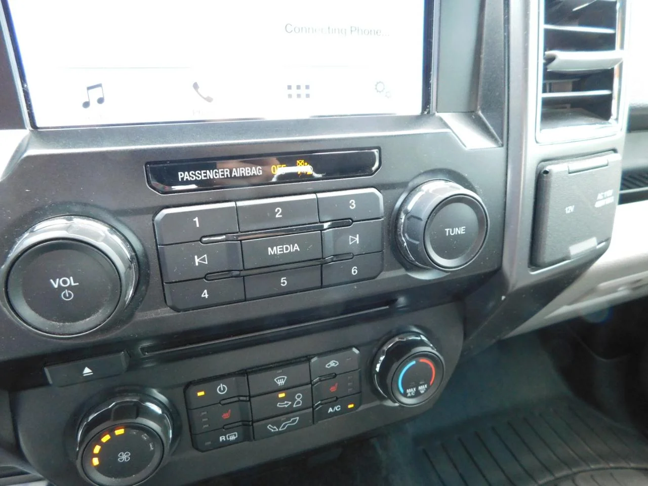 Used 2016 Magnetic Ford 4WD SuperCab 145 in XLT image 37