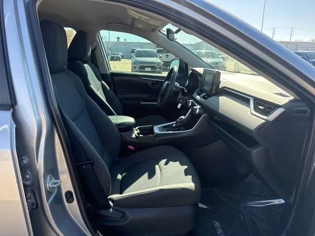 2019 Toyota RAV4 LE - Photo 49