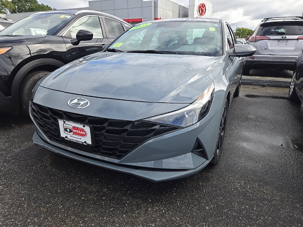 Used 2023 Gray Hyundai SEL image 3