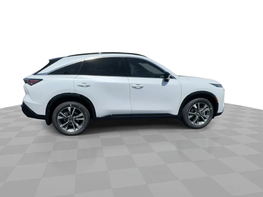 New 2027 RADIANT WHITE INFINITI Luxe AWD image 9