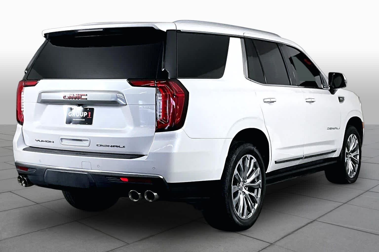 Used 2021 White Frost Tricoat GMC Denali image 12