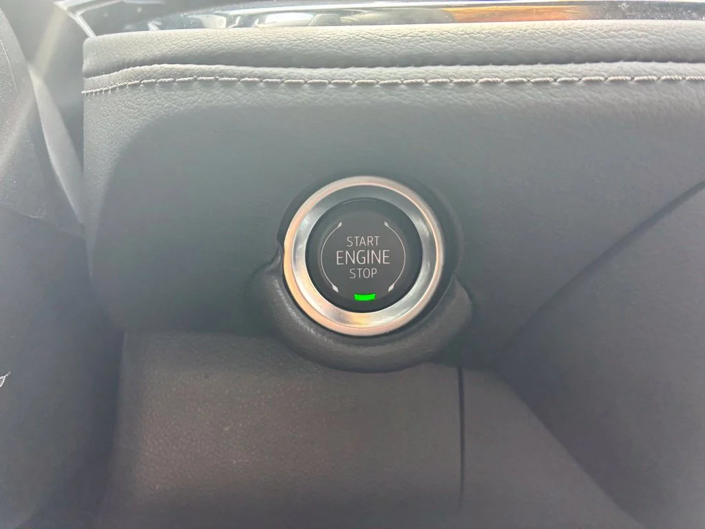Used 2025 Summit White Chevrolet LT image 112