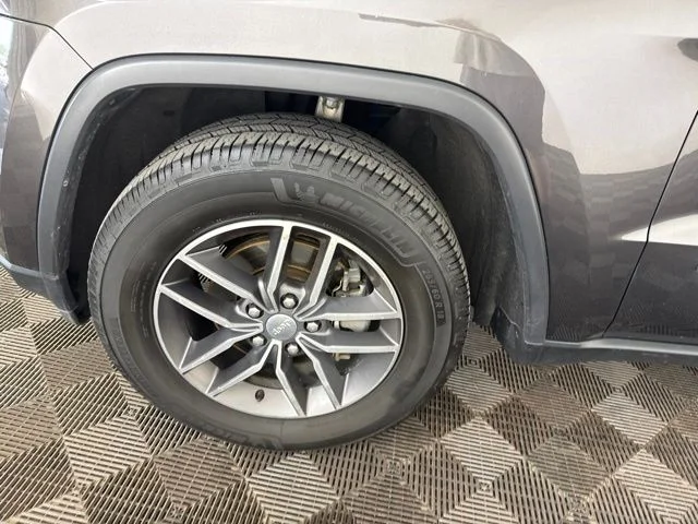 Used 2017 Gray Jeep Limited image 31