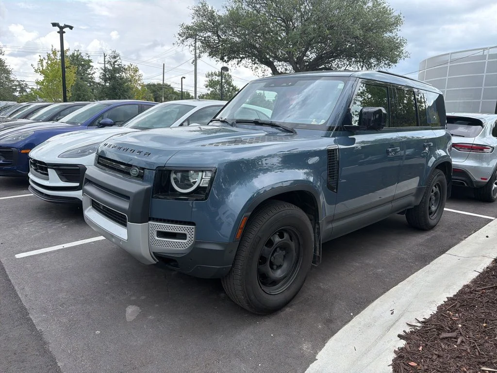 2020 Land Rover Defender S's photo