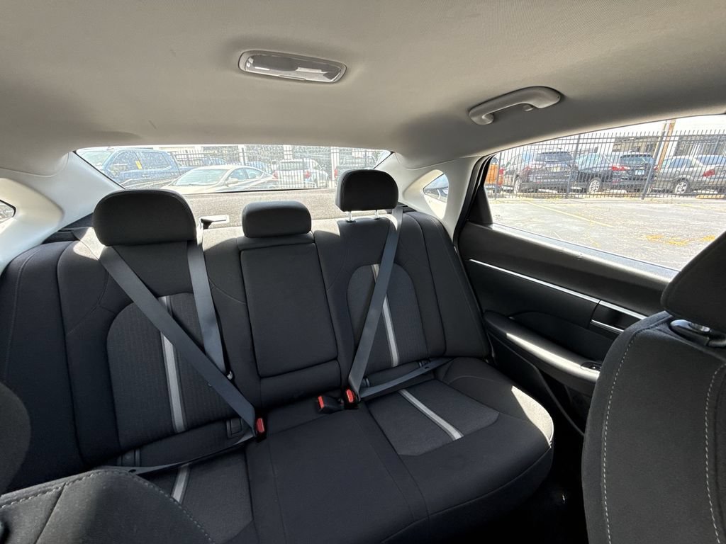 Used 2025 White Hyundai SEL image 16