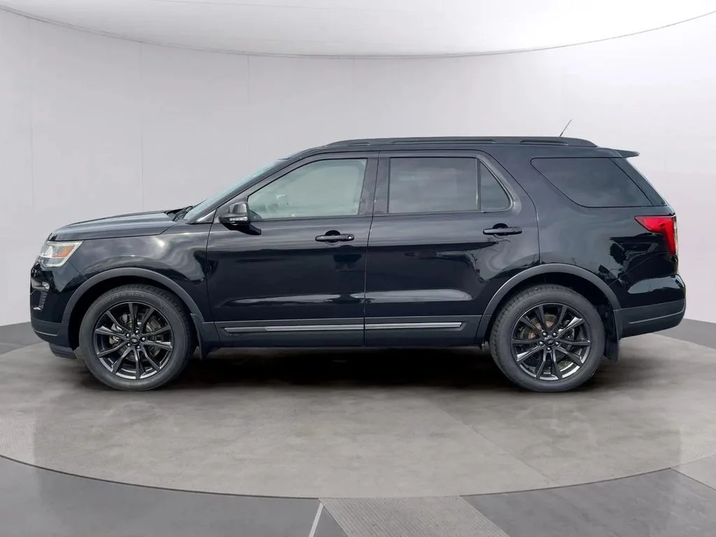 Used 2019 Agate Black Metallic Ford XLT image 2