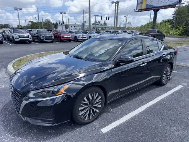 2024 Nissan Altima 2.5 SV's photo