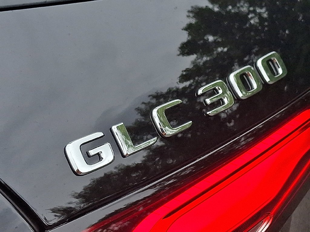 New 2027 Black Mercedes-Benz GLC 300 image 30