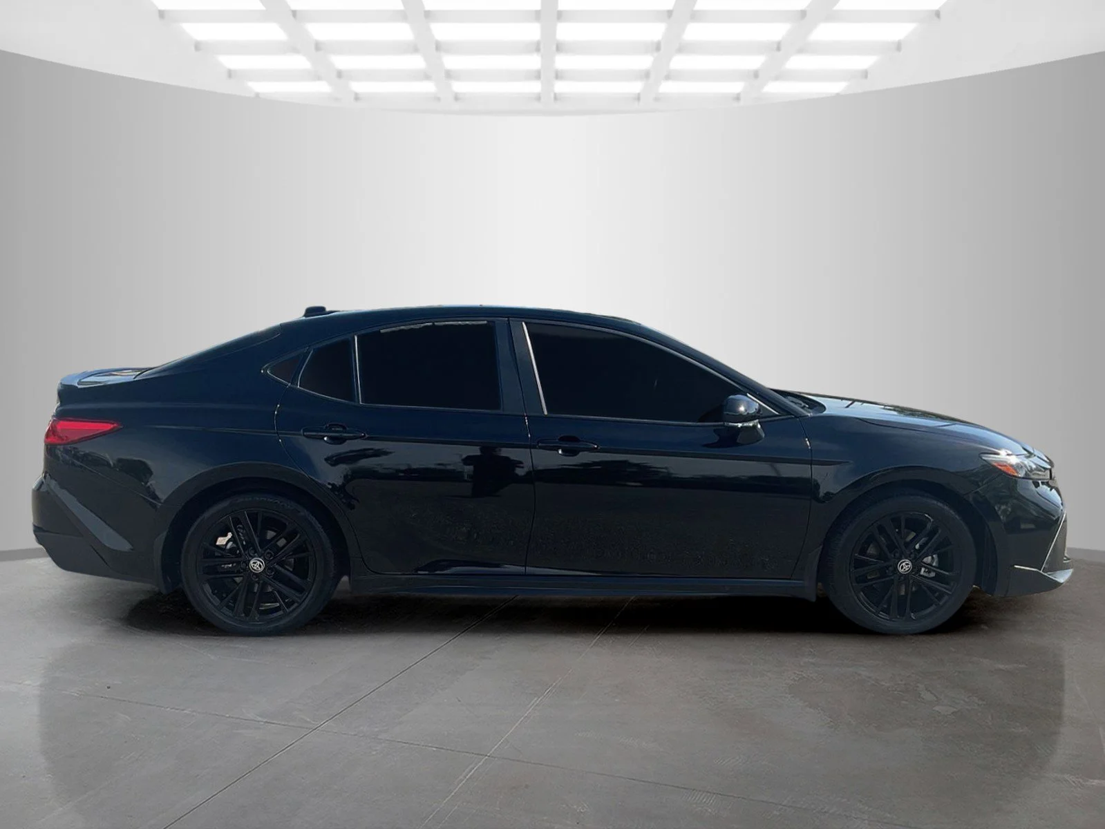 2025 Toyota Camry SE - Photo 6