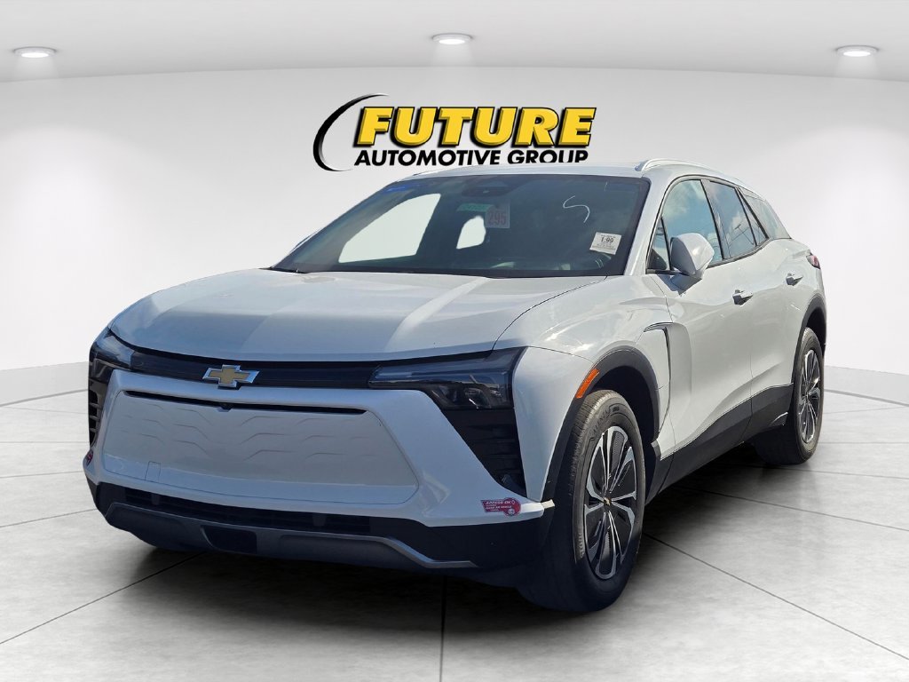 Used 2024 White Chevrolet LT image 3