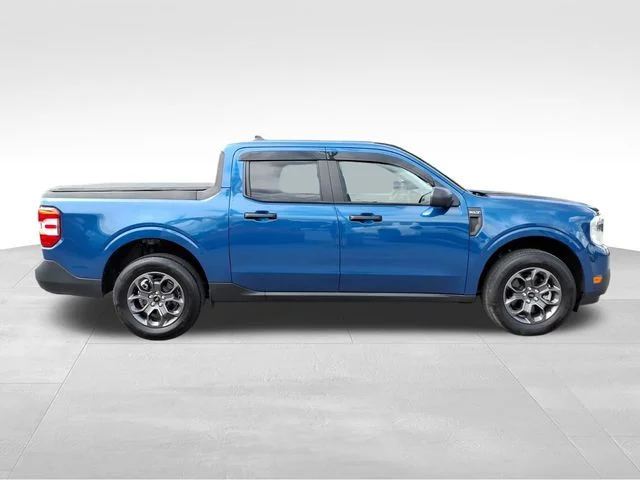 Used 2024 Blue Ford XLT image 13