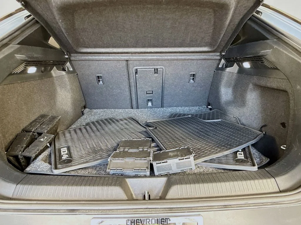 Used 2021 Silver Volkswagen Pro S image 25
