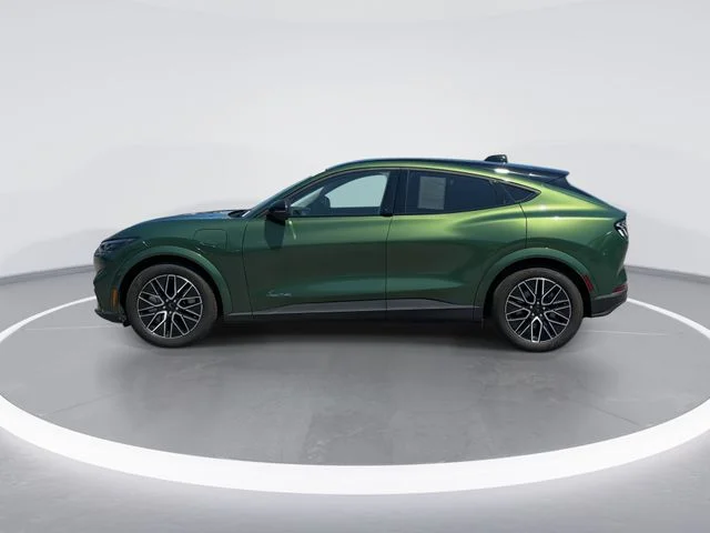 Used 2025 Green Ford Premium image 3
