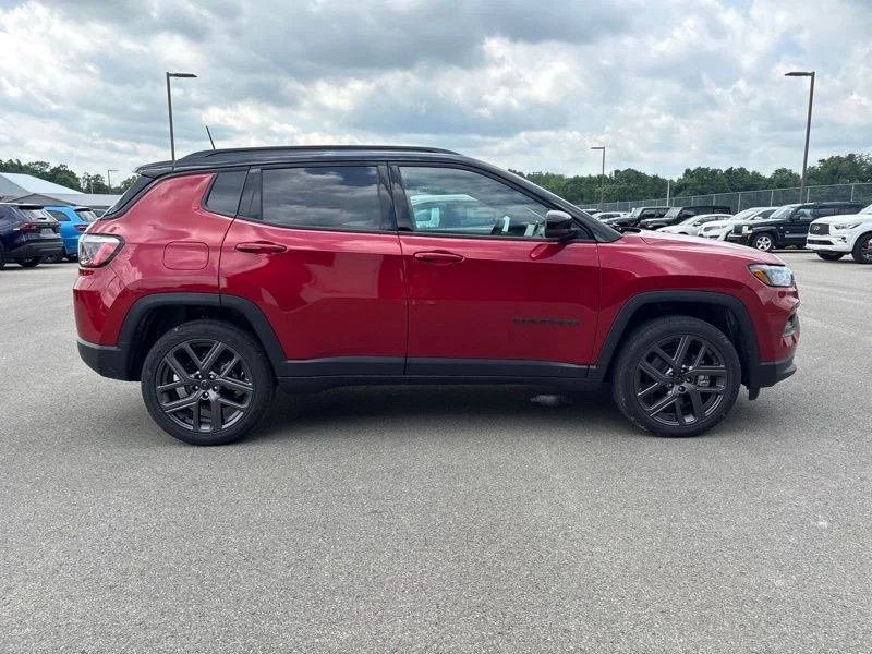 New 2026 Red Hot Pearl-Coat Exterior Paint Jeep Limited image 2