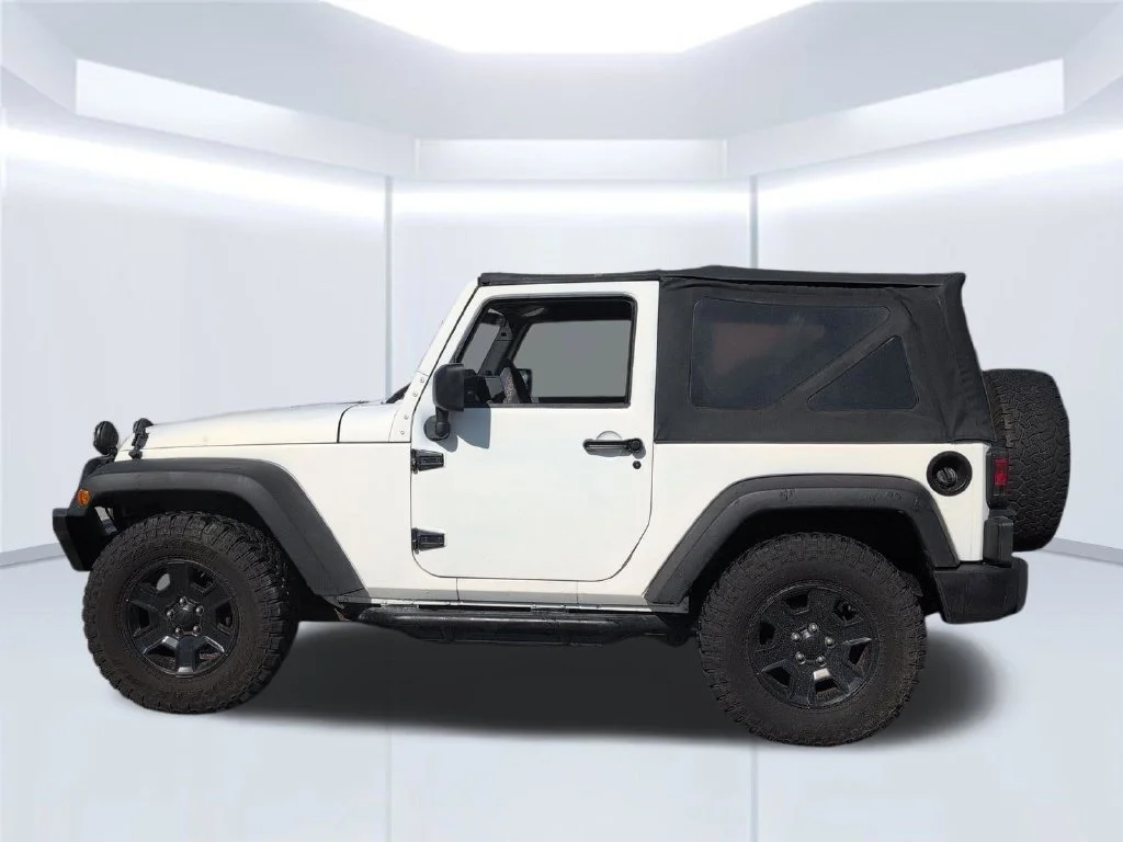 Used 2008 Green Jeep X image 2