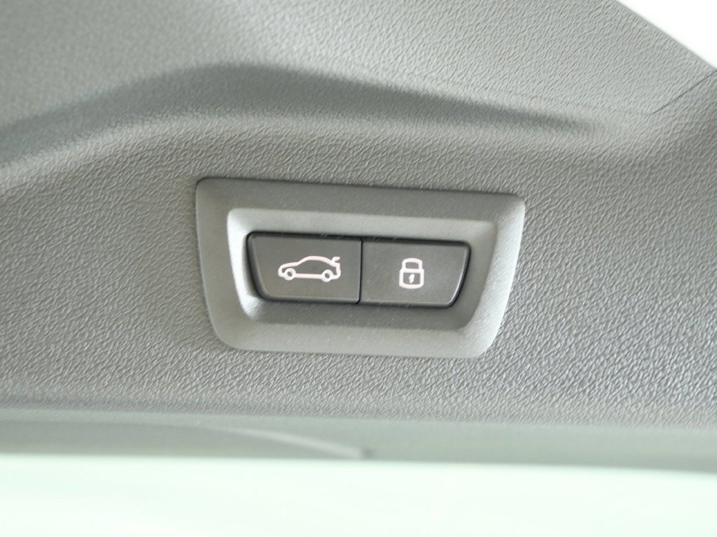 Used 2027 Mineral White Metallic BMW xDrive40i image 34