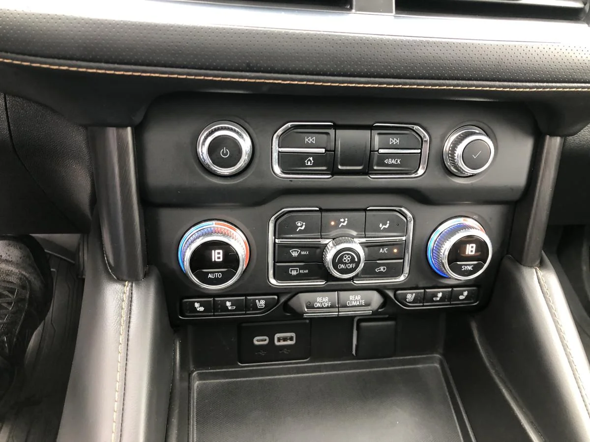 Used 2023 Black GMC 4wd 4dr At4 image 19