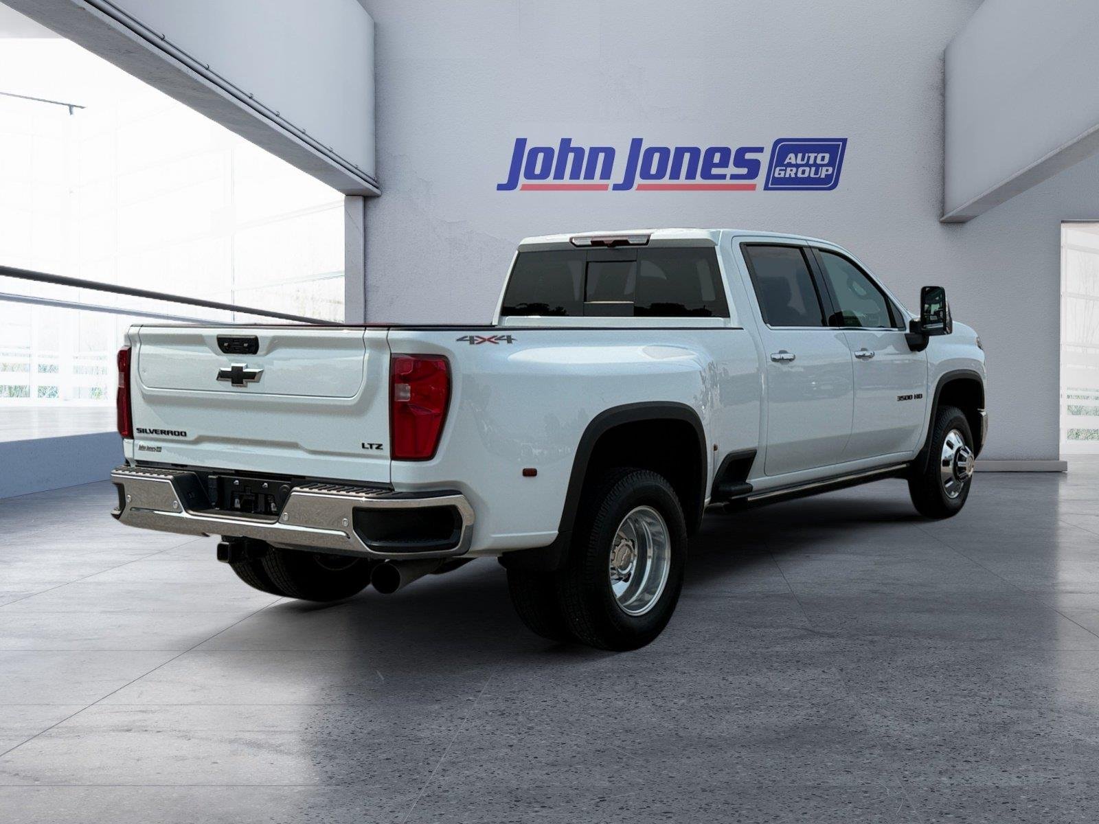 Used 2024 Summit White Chevrolet LTZ image 5