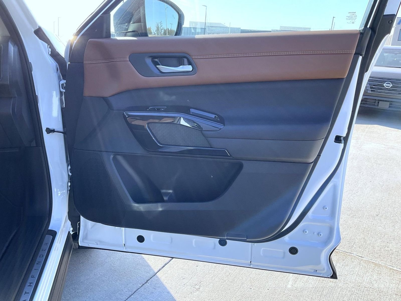 New 2026 White Nissan Platinum image 17
