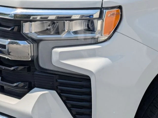 Used 2024 Summit White Chevrolet LT image 5