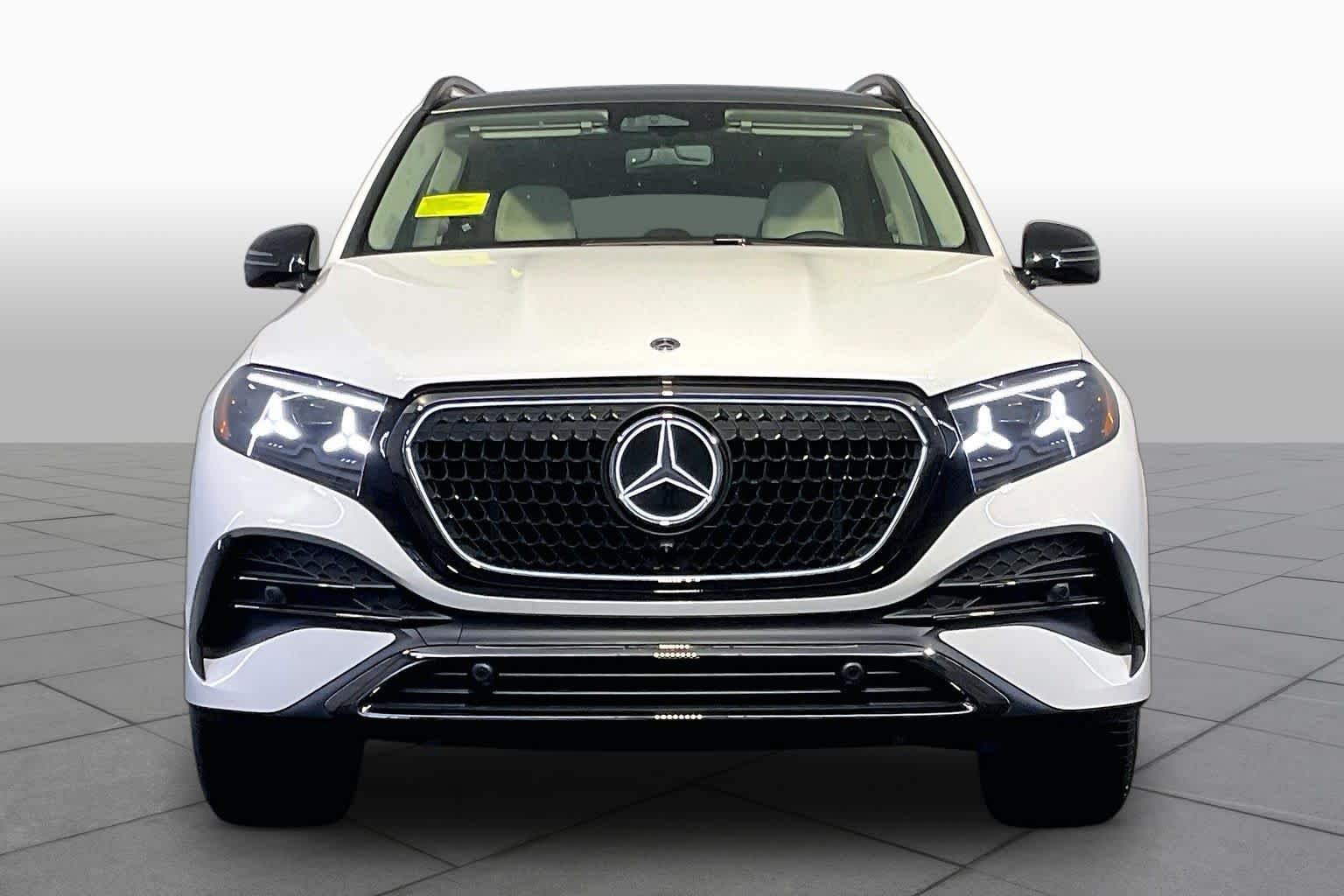 New 2027 MANUFAKTUR Moonlight White Metallic Mercedes-Benz GLE 450 image 2