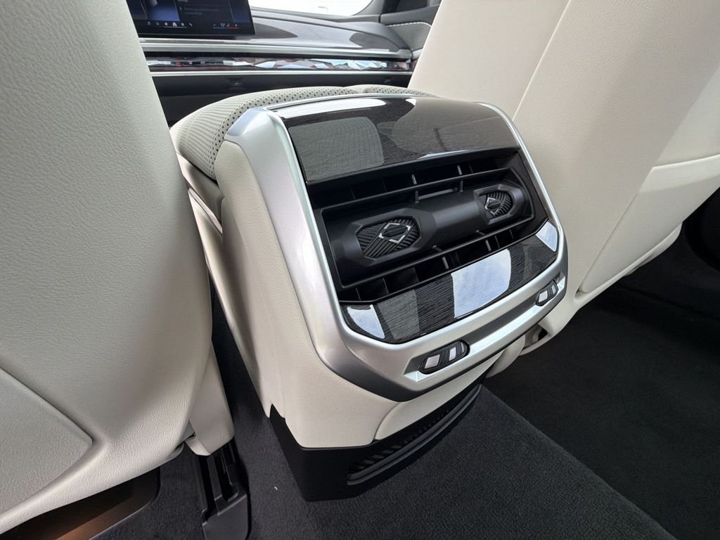 Used 2026 Gray BMW 760i xDrive image 23