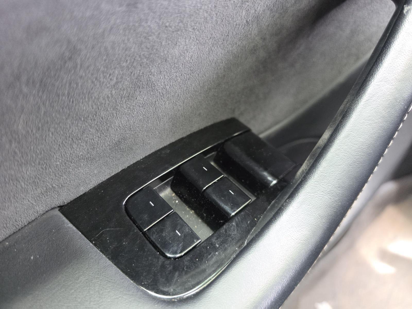 Used 2018  Tesla Long Range Battery image 30